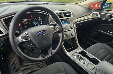 Седан Ford Fusion 2016 в 