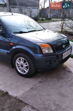 Седан Ford Fusion 2005 в Килии