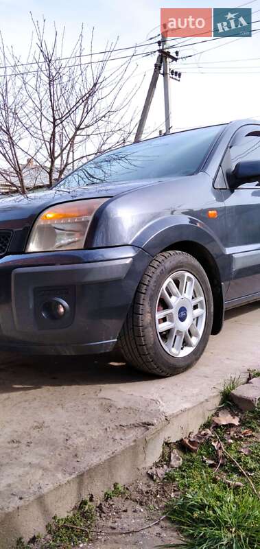 Седан Ford Fusion 2005 в Килии фото 4 Седан Ford Fusion 2005 в Килии