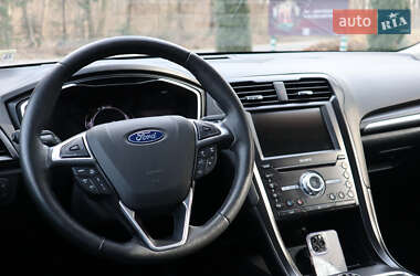 Седан Ford Fusion 2019 в 