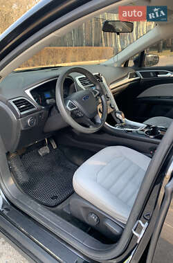 Седан Ford Fusion 2013 в 