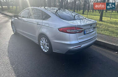 Седан Ford Fusion 2019 в 
