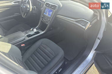 Седан Ford Fusion 2019 в 
