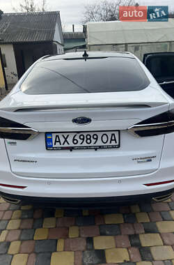 Седан Ford Fusion 2019 в 