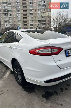 Седан Ford Fusion 2013 в 