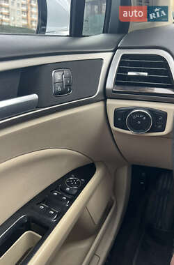 Седан Ford Fusion 2013 в 