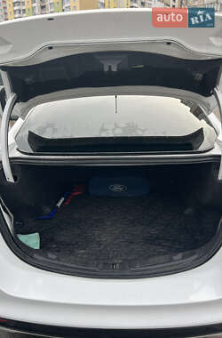 Седан Ford Fusion 2013 в 