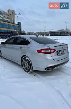 Седан Ford Fusion 2013 в 