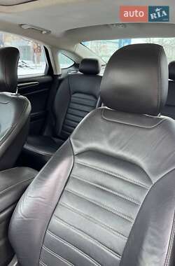 Седан Ford Fusion 2013 в 