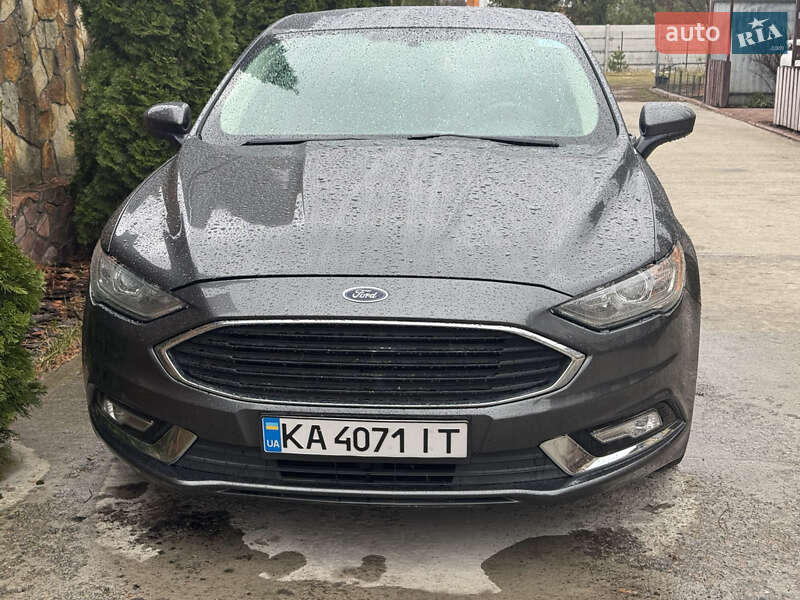 Седан Ford Fusion 2016 в 