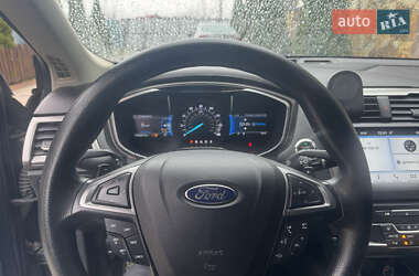 Седан Ford Fusion 2016 в 