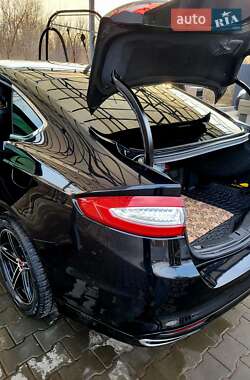 Седан Ford Fusion 2015 в 