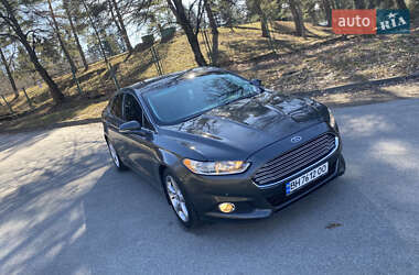 Седан Ford Fusion 2015 в 