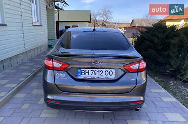 Седан Ford Fusion 2015 в 