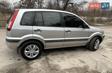 Хэтчбек Ford Fusion 2005 в 
