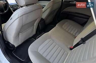 Седан Ford Fusion 2019 в 