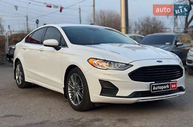 Седан Ford Fusion 2019 в 