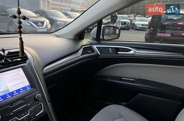 Седан Ford Fusion 2019 в 