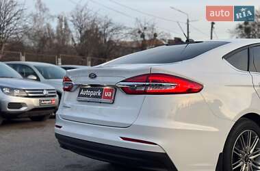 Седан Ford Fusion 2019 в 