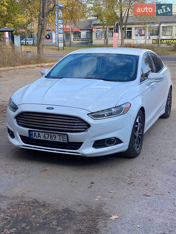 Седан Ford Fusion 2015 в 