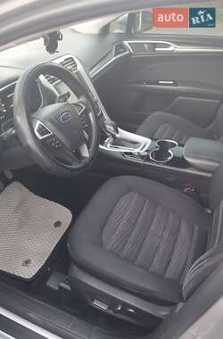 Седан Ford Fusion 2016 в 