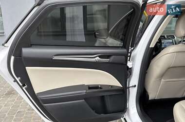Седан Ford Fusion 2017 в 