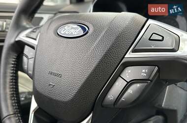 Седан Ford Fusion 2017 в 