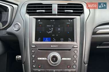 Седан Ford Fusion 2017 в 
