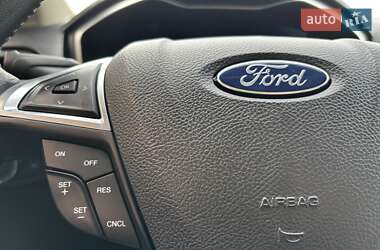 Седан Ford Fusion 2017 в 