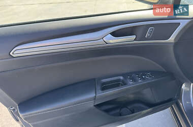 Седан Ford Fusion 2018 в 