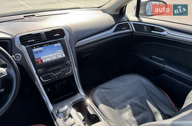 Седан Ford Fusion 2018 в 