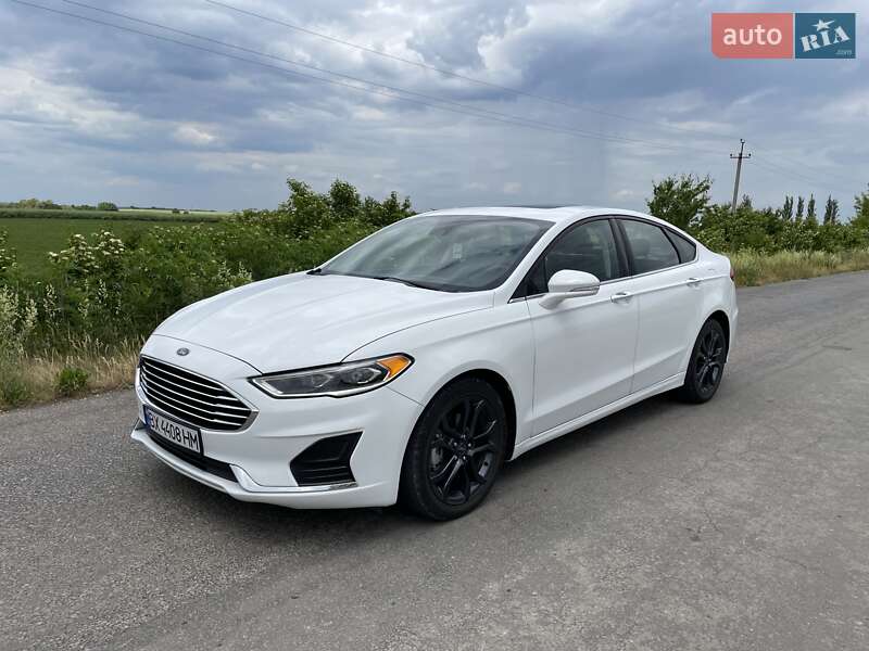 Седан Ford Fusion 2019 в 