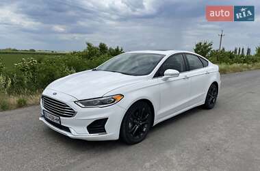 Седан Ford Fusion 2019 в 