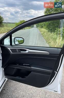 Седан Ford Fusion 2019 в 