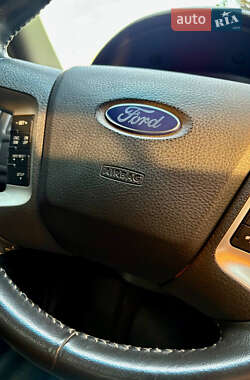 Седан Ford Fusion 2012 в 