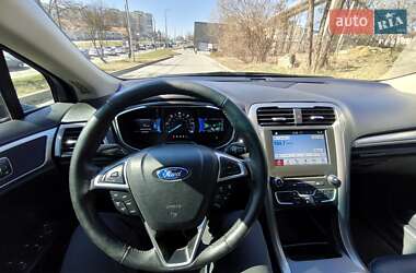 Седан Ford Fusion 2016 в 