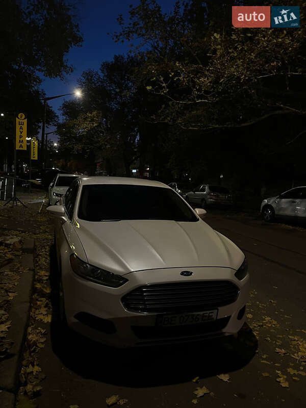 Седан Ford Fusion 2013 в 