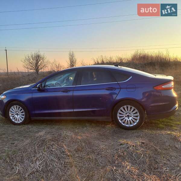 Седан Ford Fusion 2016 в Львові