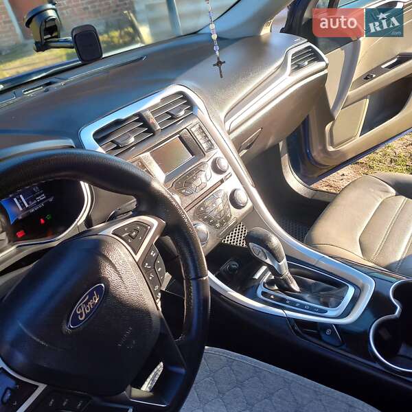 Седан Ford Fusion 2016 в Львові