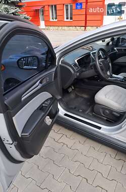 Седан Ford Fusion 2014 в 