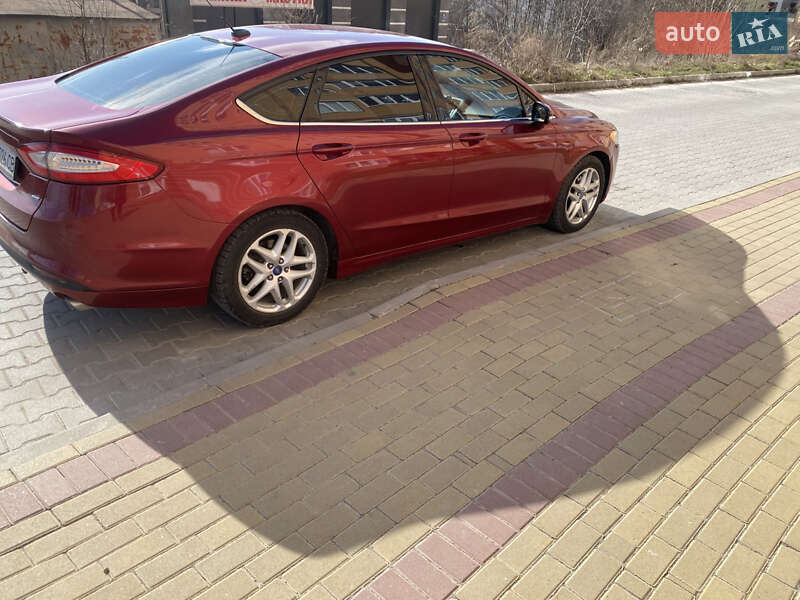 Седан Ford Fusion 2012 в 