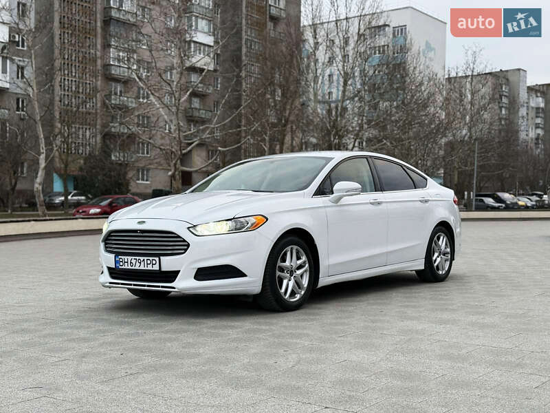 Седан Ford Fusion 2013 в 