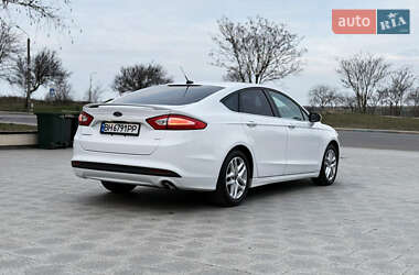 Седан Ford Fusion 2013 в 