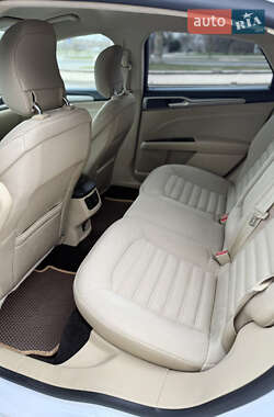 Седан Ford Fusion 2013 в 