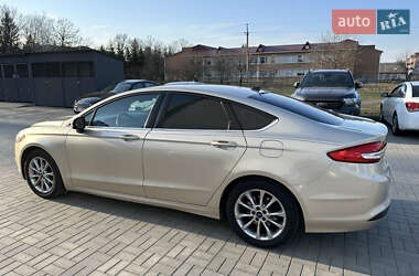 Седан Ford Fusion 2016 в 