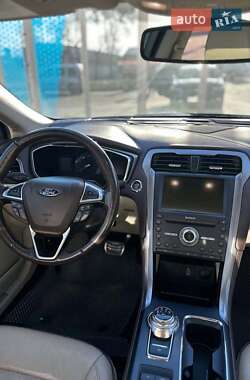 Седан Ford Fusion 2017 в 
