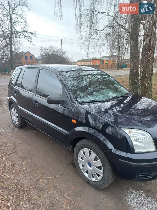 Хэтчбек Ford Fusion 2004 в Ромнах фото 3 Хэтчбек Ford Fusion 2004 в Ромнах