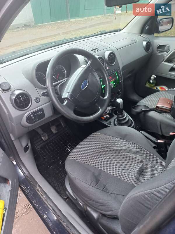 Хэтчбек Ford Fusion 2004 в Ромнах фото 10 Хэтчбек Ford Fusion 2004 в Ромнах