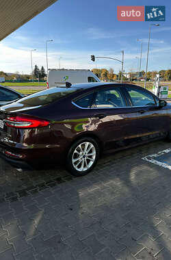 Седан Ford Fusion 2019 в 