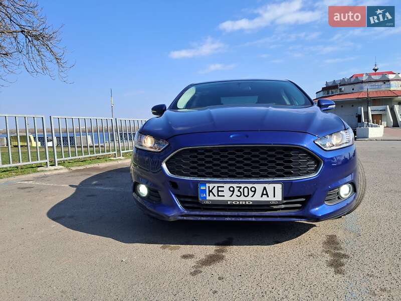 Седан Ford Fusion 2015 в 